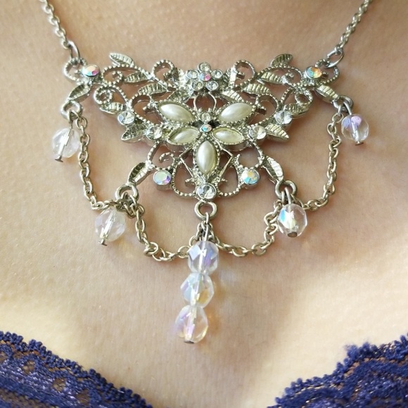 Handmade beautiful necklace with matching earrings. - Picture 2 of 3